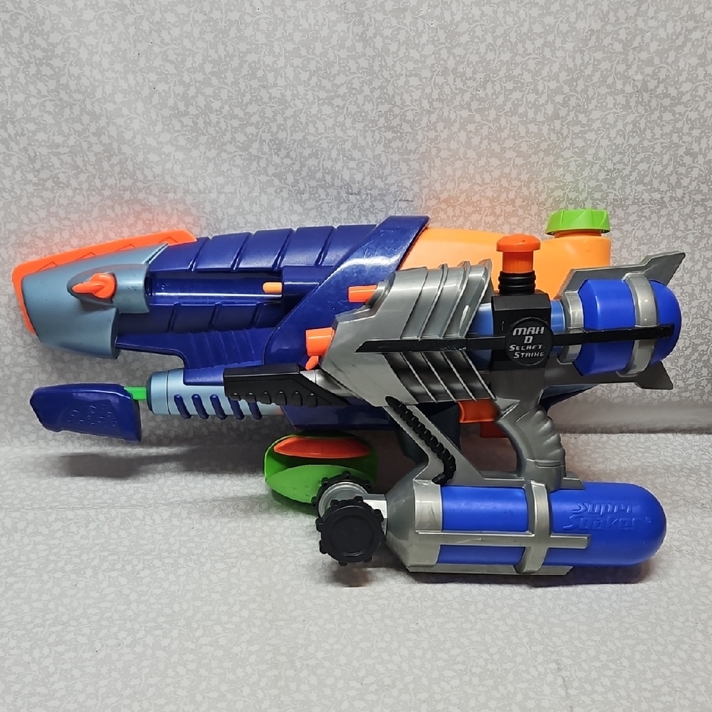 Hasbro Larami Super Soaker Max D Super Strike & Triple Aggressor